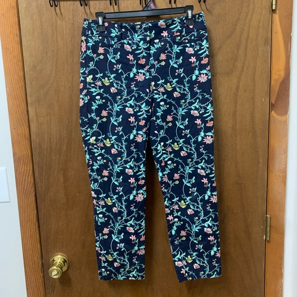 Cropped Navy Floral Pants - Picture 4 of 8